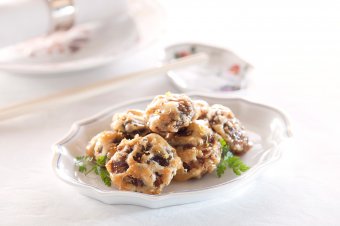 Deep-fried black mushrooms, osmanthus honey sauce