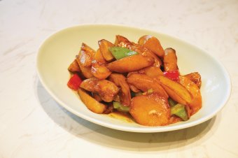 东北地三鲜 Sauteed Potato, Green Pepper and Eggplant