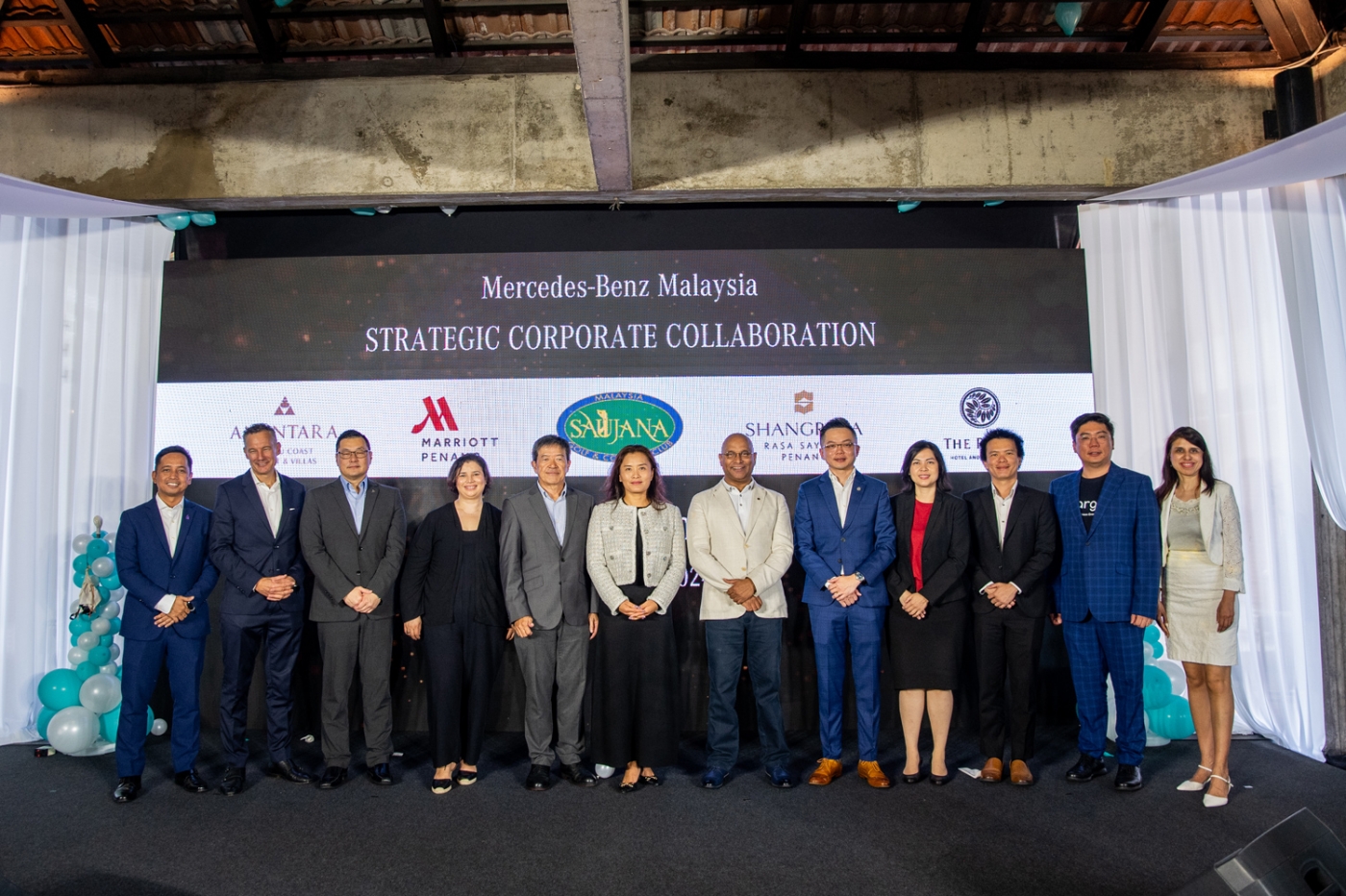 (6th from the left) Amanda Zhang, CEO & President, Mercedes-Benz Malaysia, together with prestigious hotels, golf course, & charging partners announcing a transformative corporate collaboration nationwide