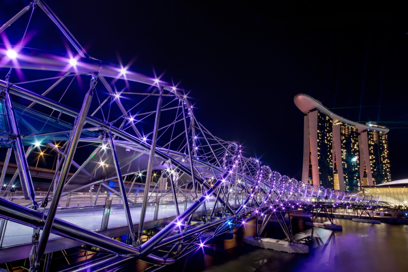 Helix Bridge © Singapore Tourism Board