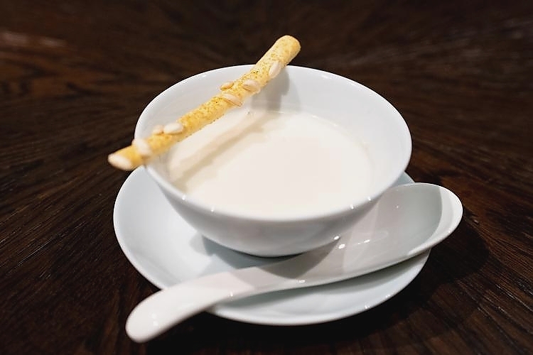 鹿港面茶杏仁露
Lukang roasted wheat flour soup, Chinese almond soup