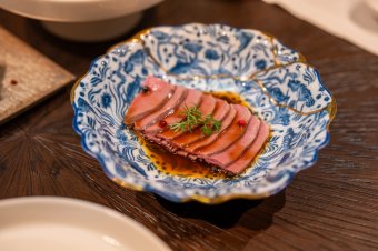 风味前菜：马告猪心
Appetizer: Marinated pork heart, maqaw (mountain pepper)