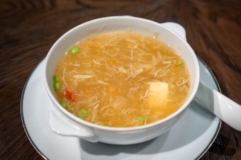 豌豆白玉蟹粉羹
Thick crab meat soup, pea pods, tofu